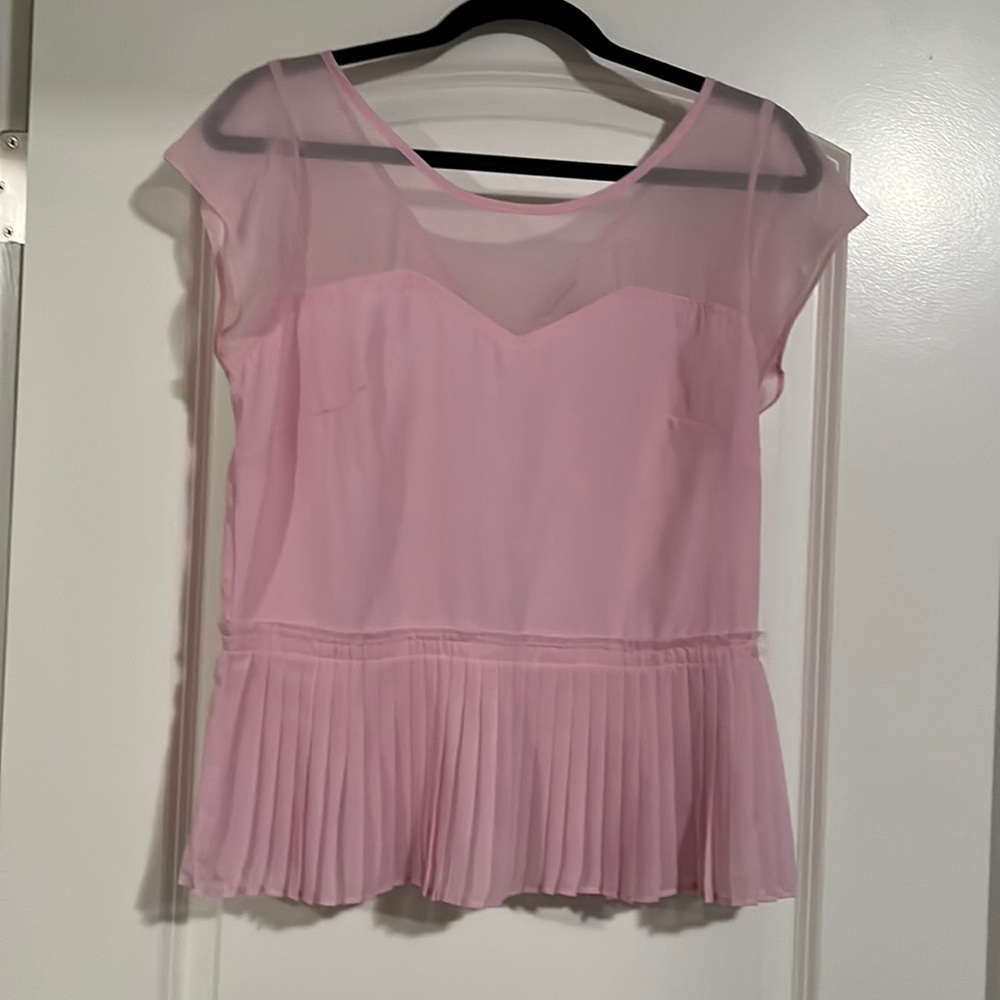 Pretty in pink spring summer blouse with a zipper back size medium. Worn once.